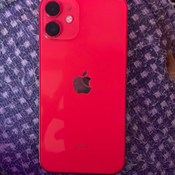 iPhone 12 mini product red (no sound)